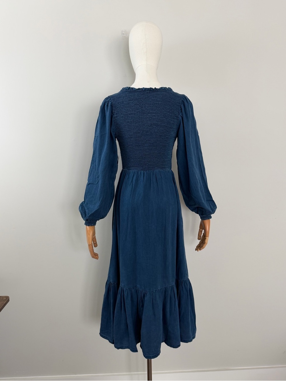 Old Navy Lyocell Chambray Smocked Midi Dress Tiered Hem XS NWT - Picture 3 of 12